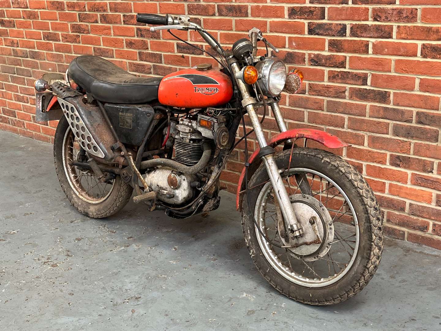 <p>1971 TRIUMPH BLAZER 250CC</p>