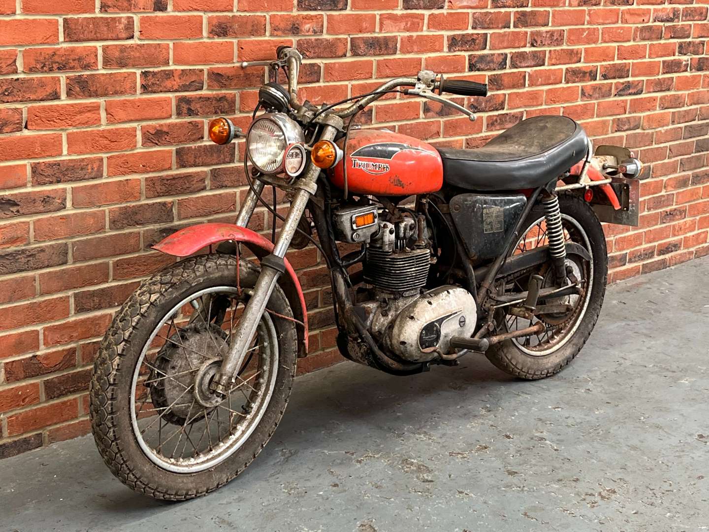 <p>1971 TRIUMPH BLAZER 250CC</p>