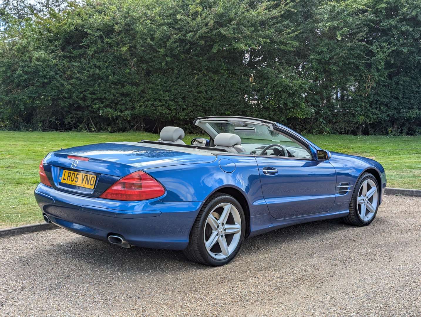 <p>2005 MERCEDES SL 350 AUTO</p>