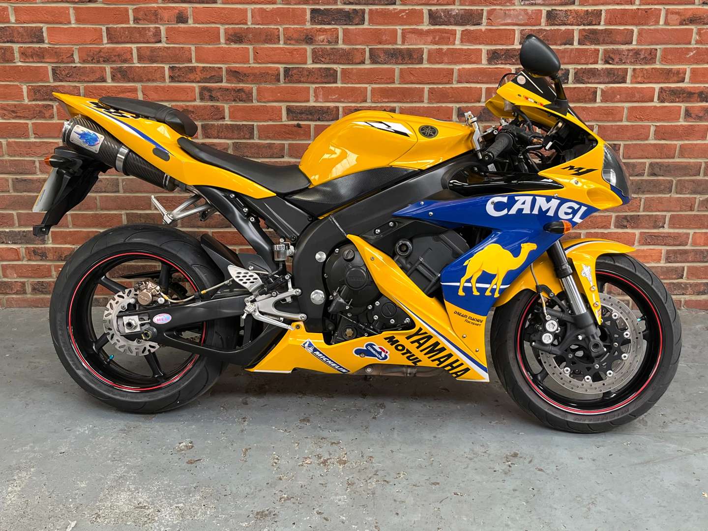 <p>2006 YAMAHA YZF R1</p>