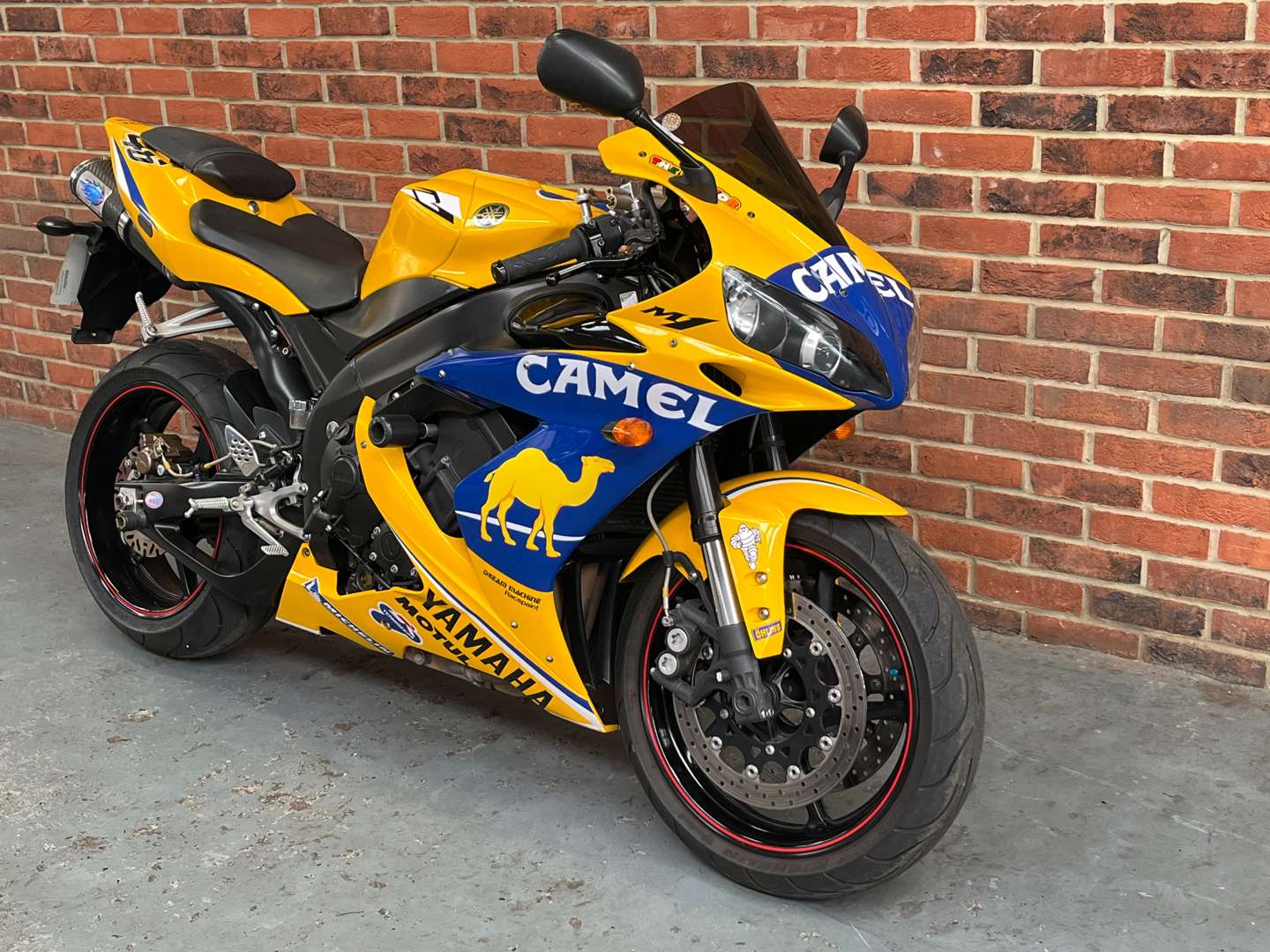 <p>2006 YAMAHA YZF R1</p>