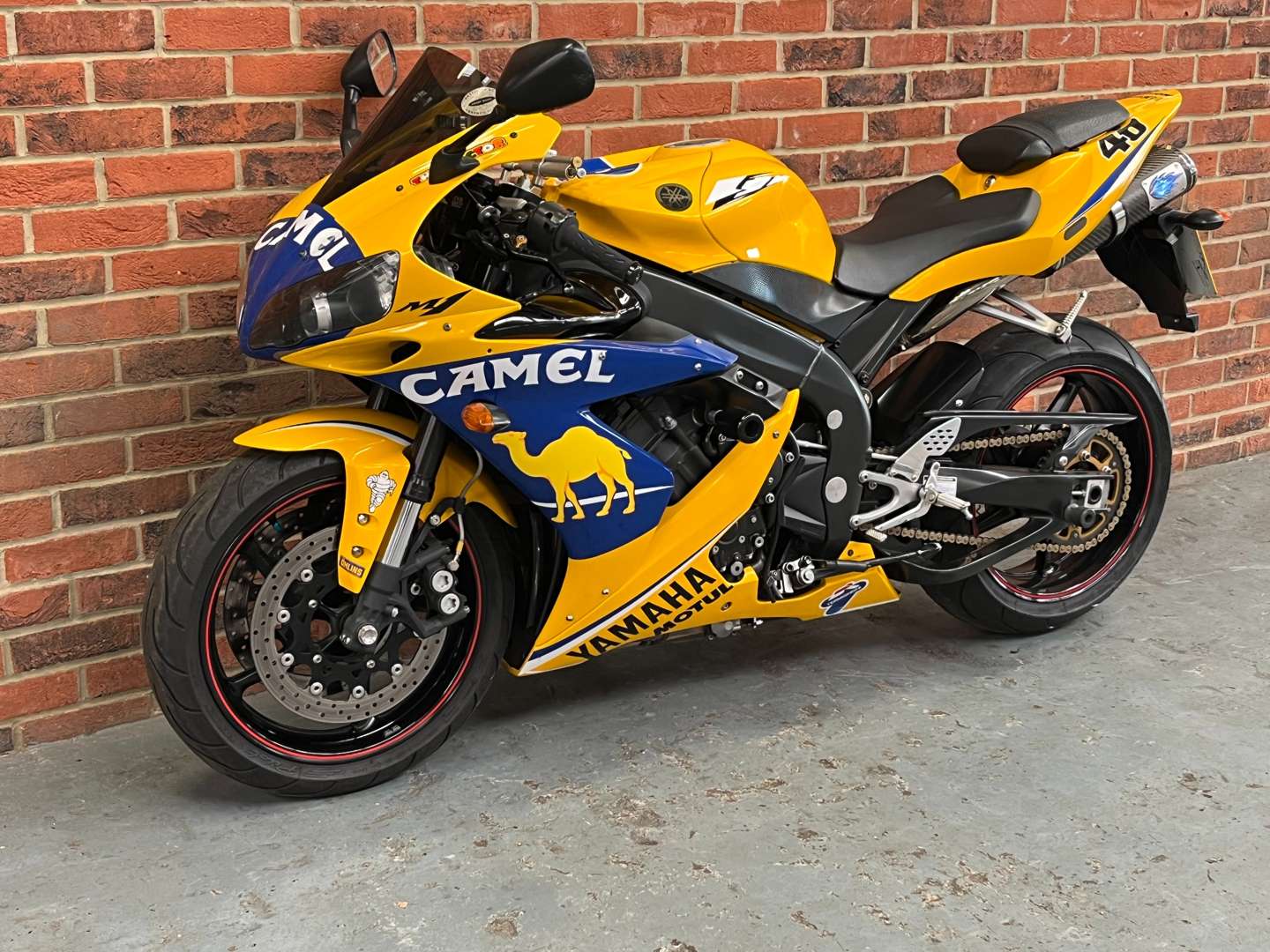 <p>2006 YAMAHA YZF R1</p>