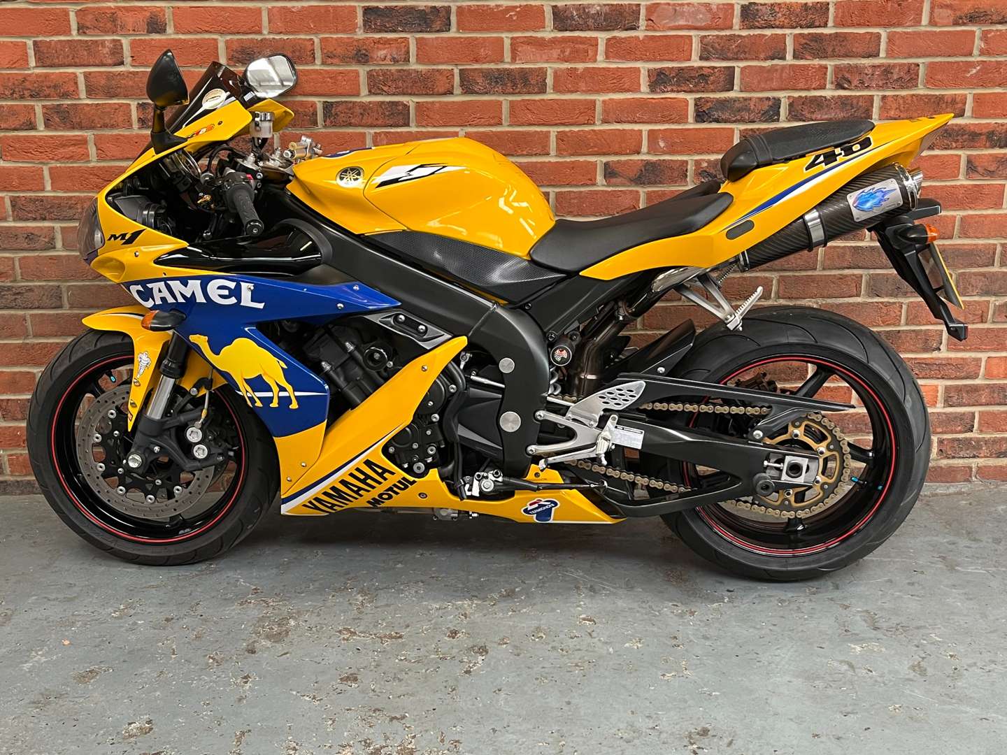 <p>2006 YAMAHA YZF R1</p>