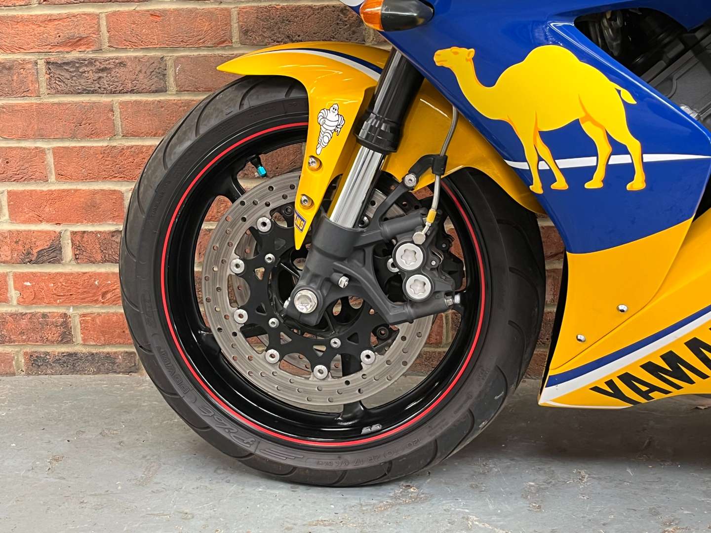 <p>2006 YAMAHA YZF R1</p>