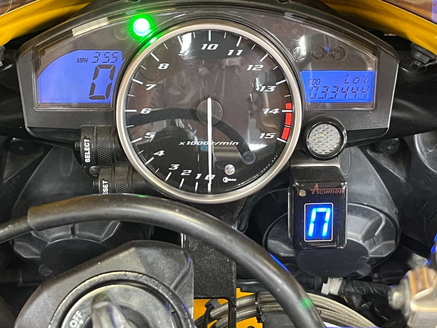 <p>2006 YAMAHA YZF R1</p>