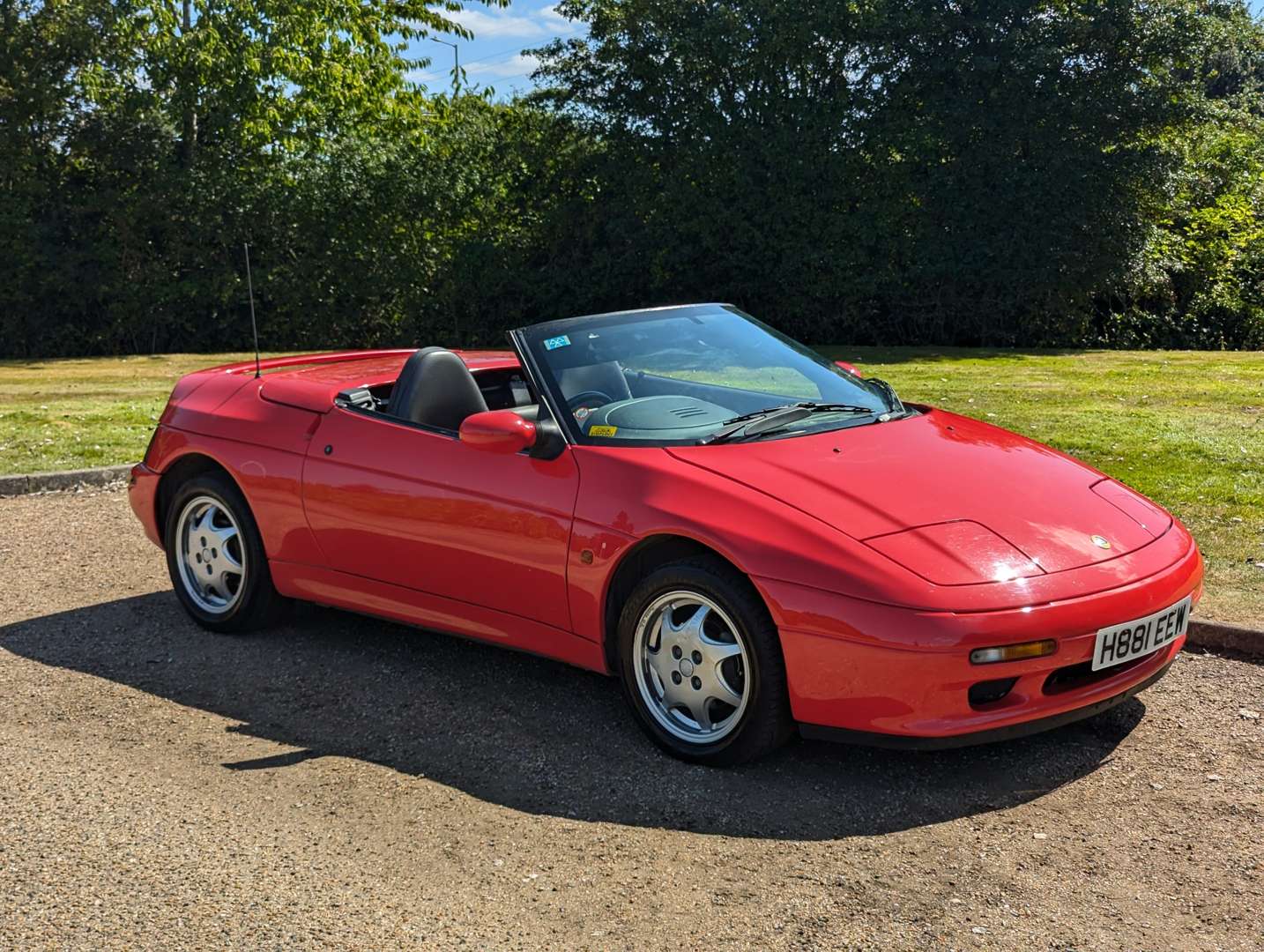 <p>1991 LOTUS ELAN SE TURBO</p>