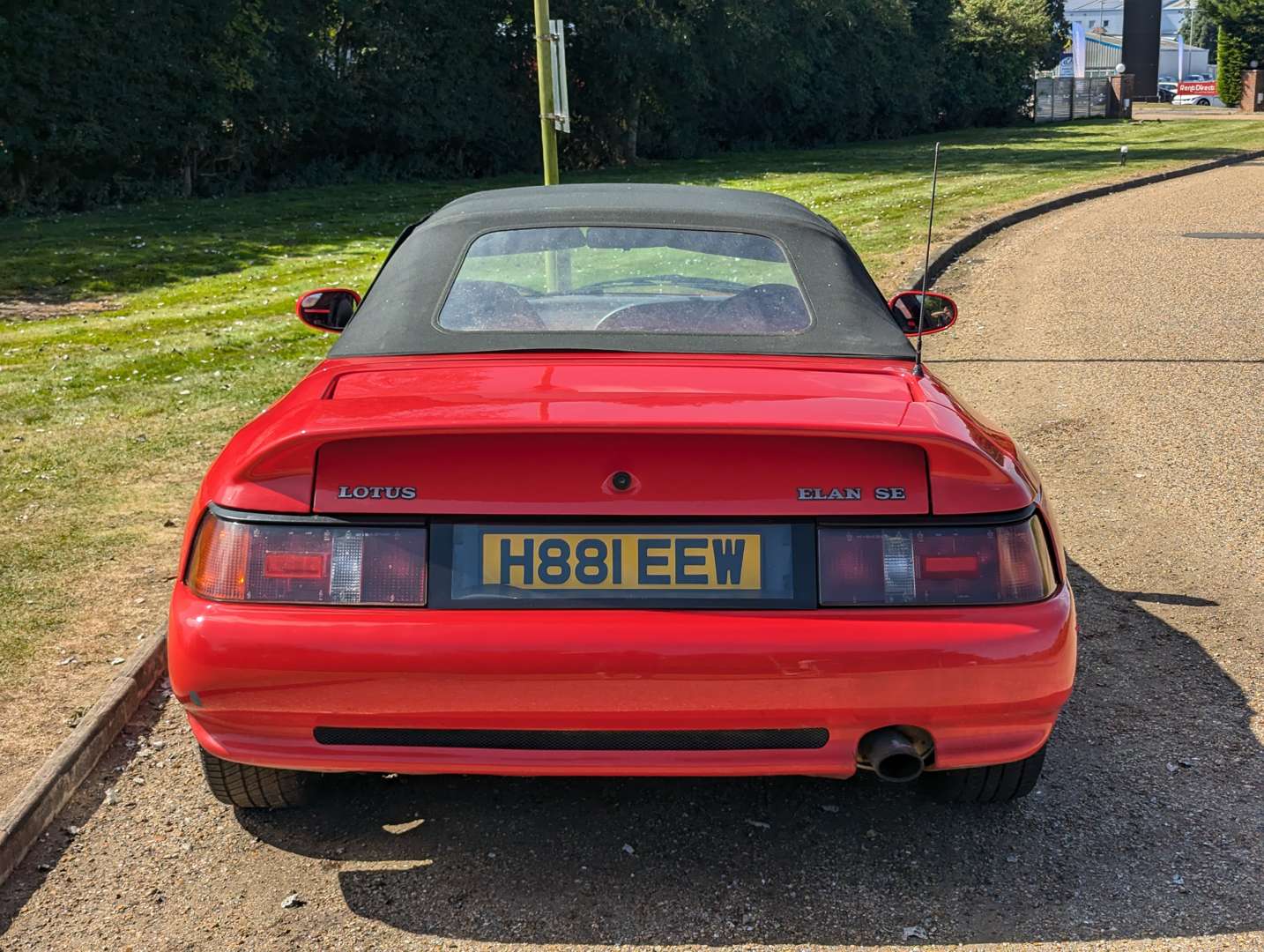 <p>1991 LOTUS ELAN SE TURBO</p>