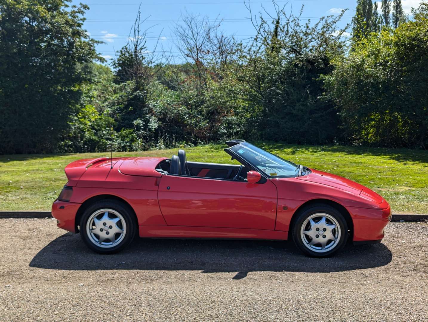 <p>1991 LOTUS ELAN SE TURBO</p>