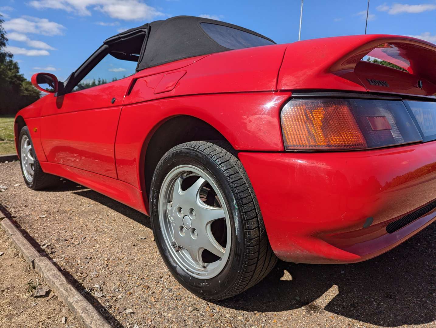 <p>1991 LOTUS ELAN SE TURBO</p>