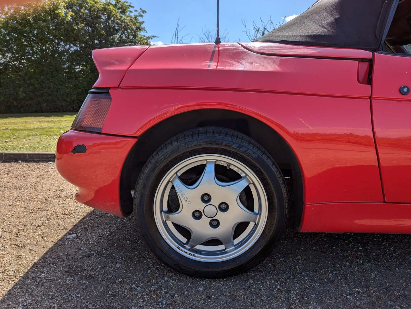 <p>1991 LOTUS ELAN SE TURBO</p>