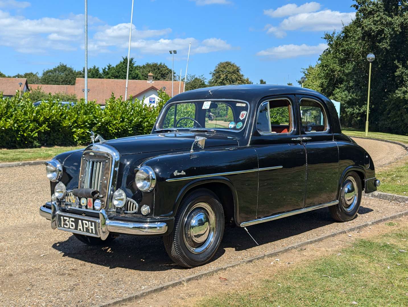 <p>1956 SINGER HUNTER SALOON&nbsp;</p>