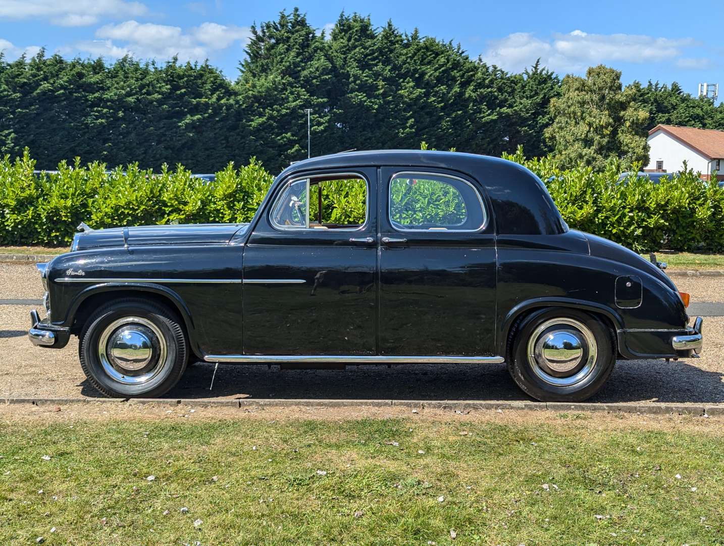 <p>1956 SINGER HUNTER SALOON&nbsp;</p>