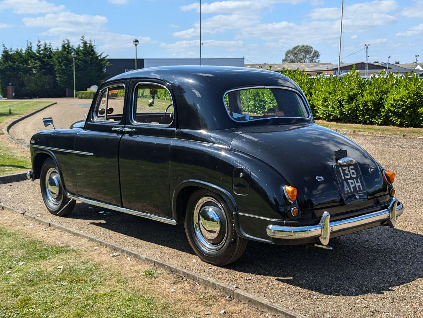 <p>1956 SINGER HUNTER SALOON&nbsp;</p>