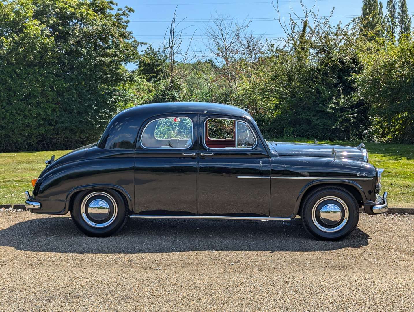 <p>1956 SINGER HUNTER SALOON&nbsp;</p>