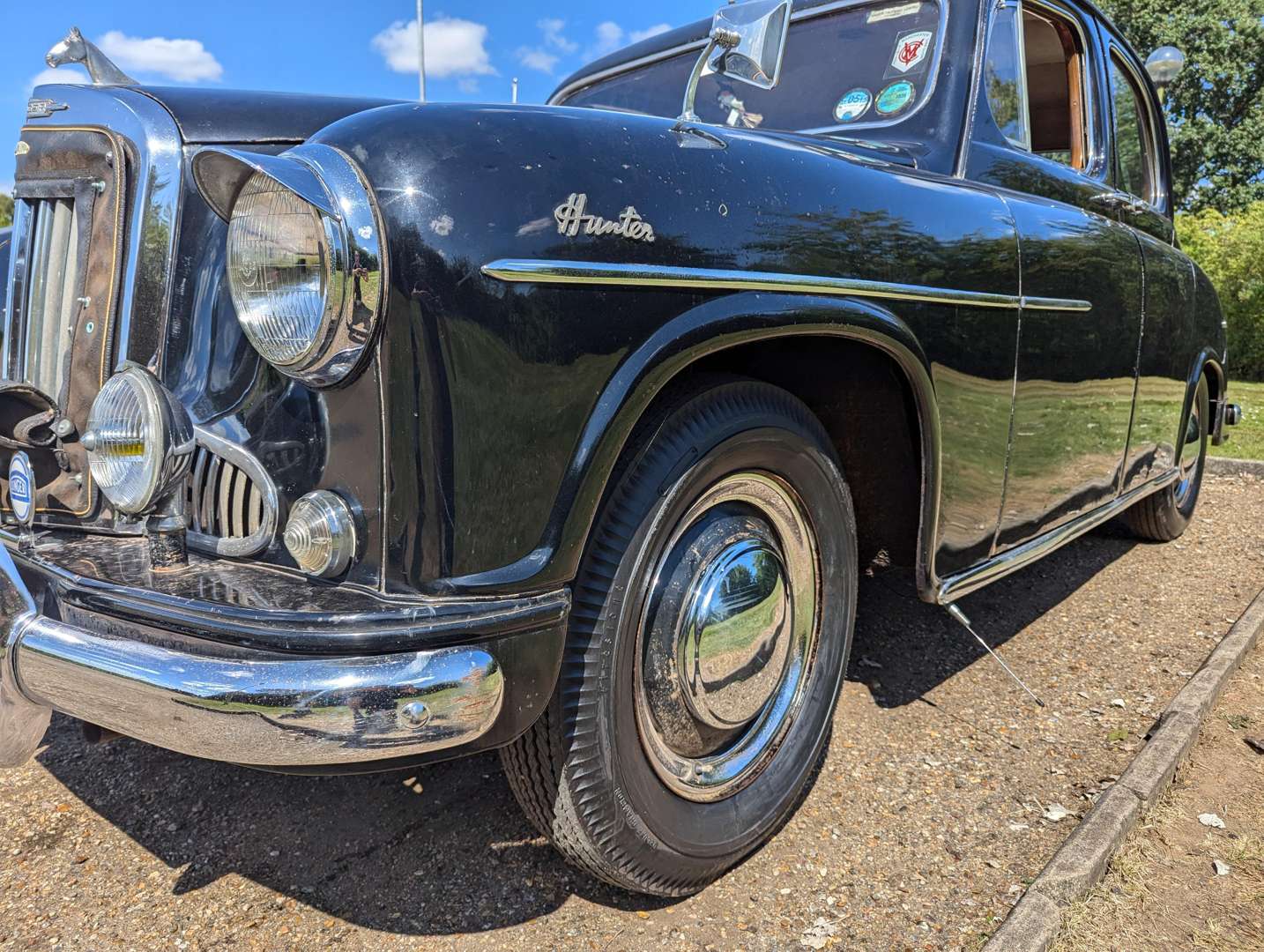 <p>1956 SINGER HUNTER SALOON&nbsp;</p>