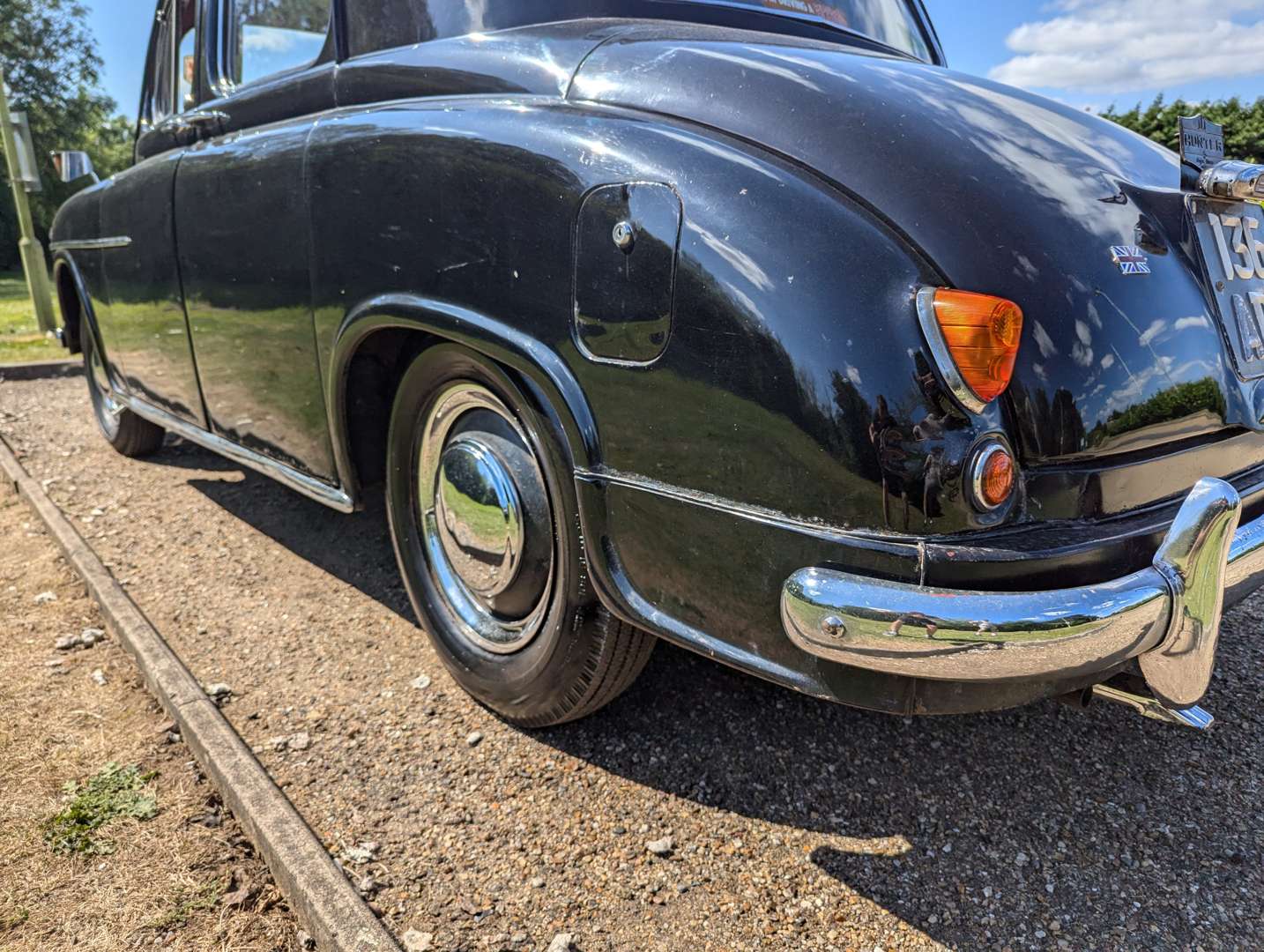 <p>1956 SINGER HUNTER SALOON&nbsp;</p>