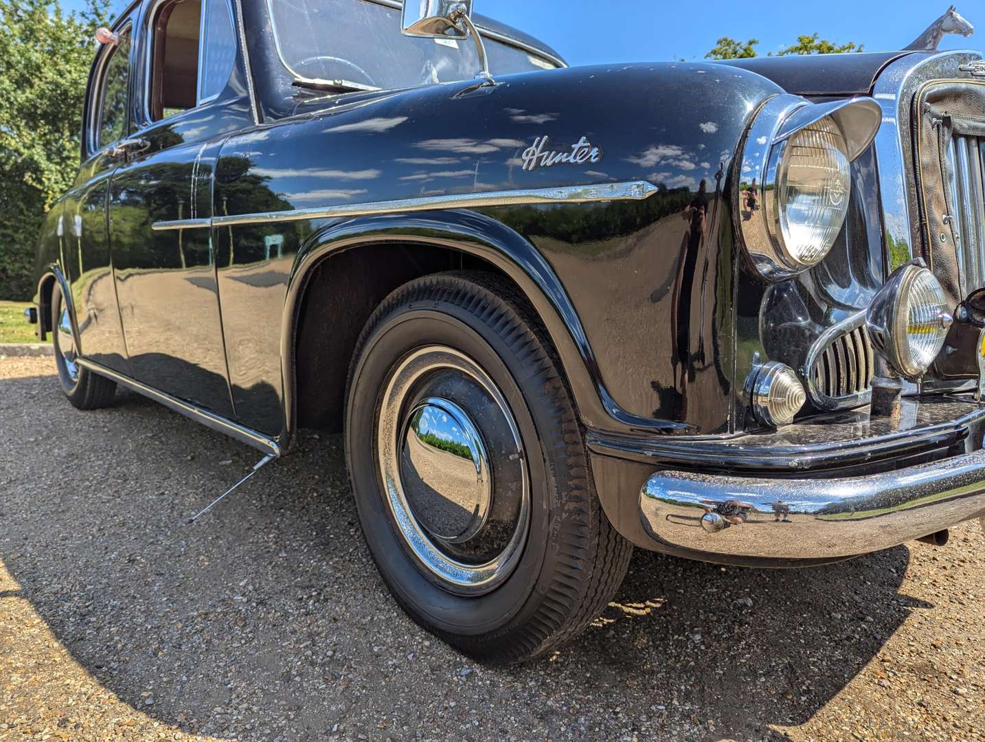 <p>1956 SINGER HUNTER SALOON&nbsp;</p>