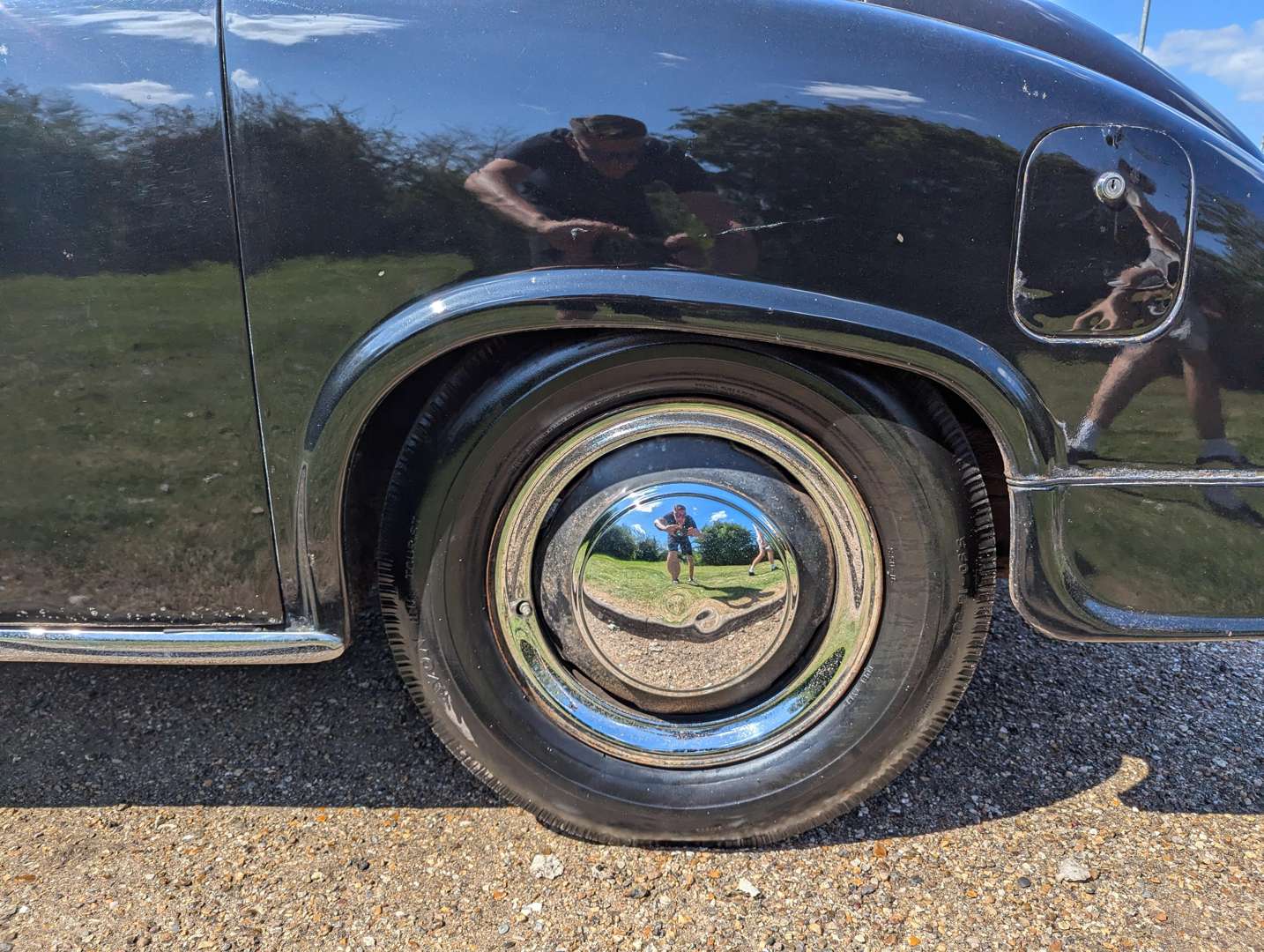 <p>1956 SINGER HUNTER SALOON&nbsp;</p>