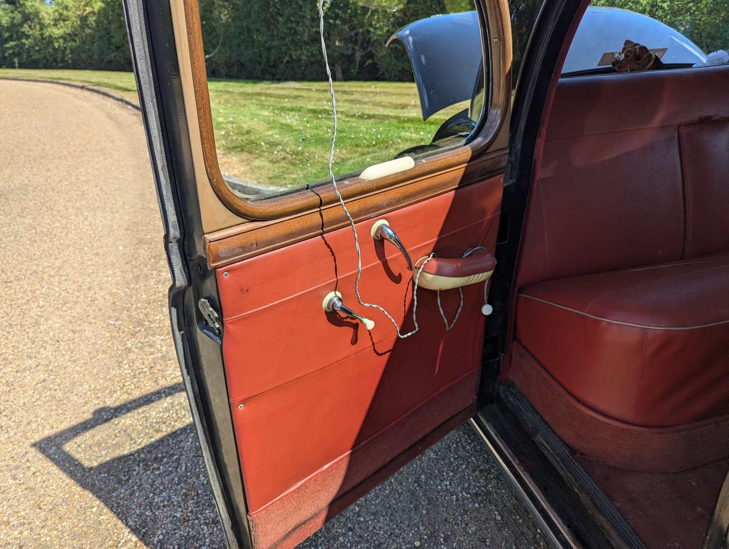 <p>1956 SINGER HUNTER SALOON&nbsp;</p>