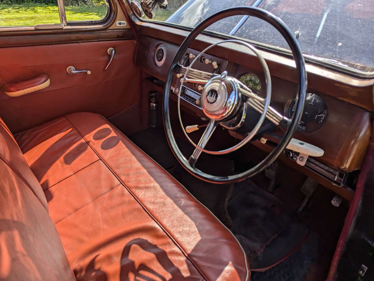 <p>1956 SINGER HUNTER SALOON&nbsp;</p>