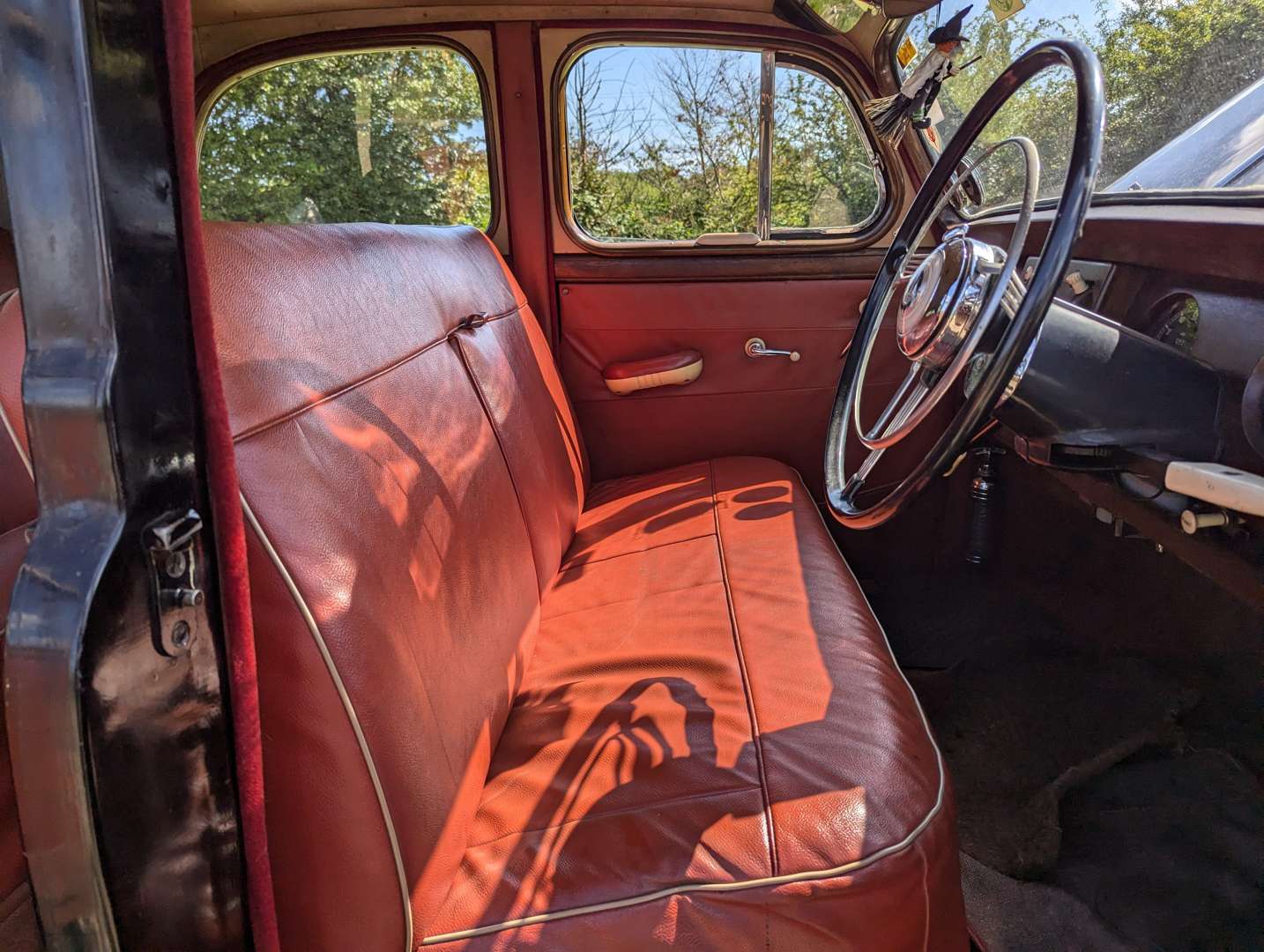 <p>1956 SINGER HUNTER SALOON&nbsp;</p>