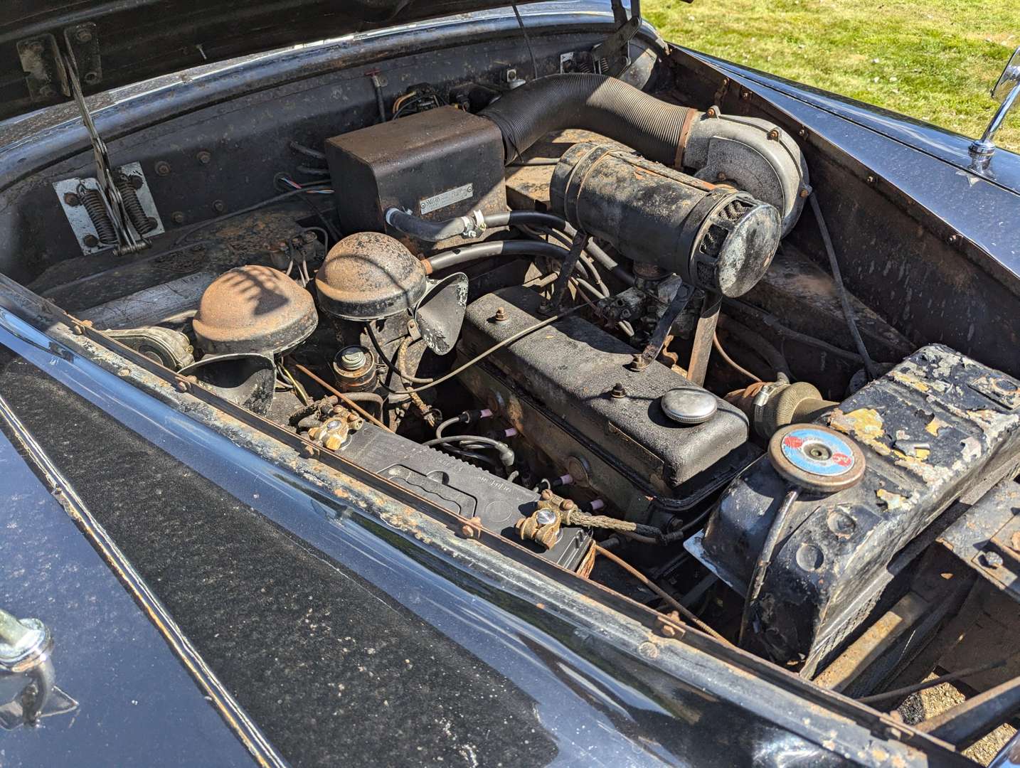 <p>1956 SINGER HUNTER SALOON&nbsp;</p>