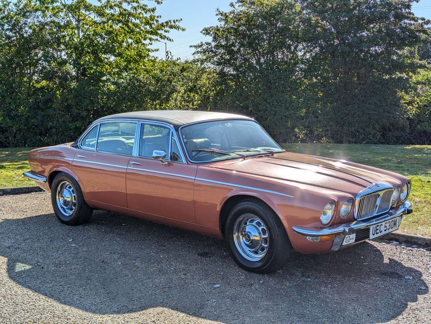 <p>1974 DAIMLER DOUBLE-SIX VANDEN PLAS&nbsp;</p>