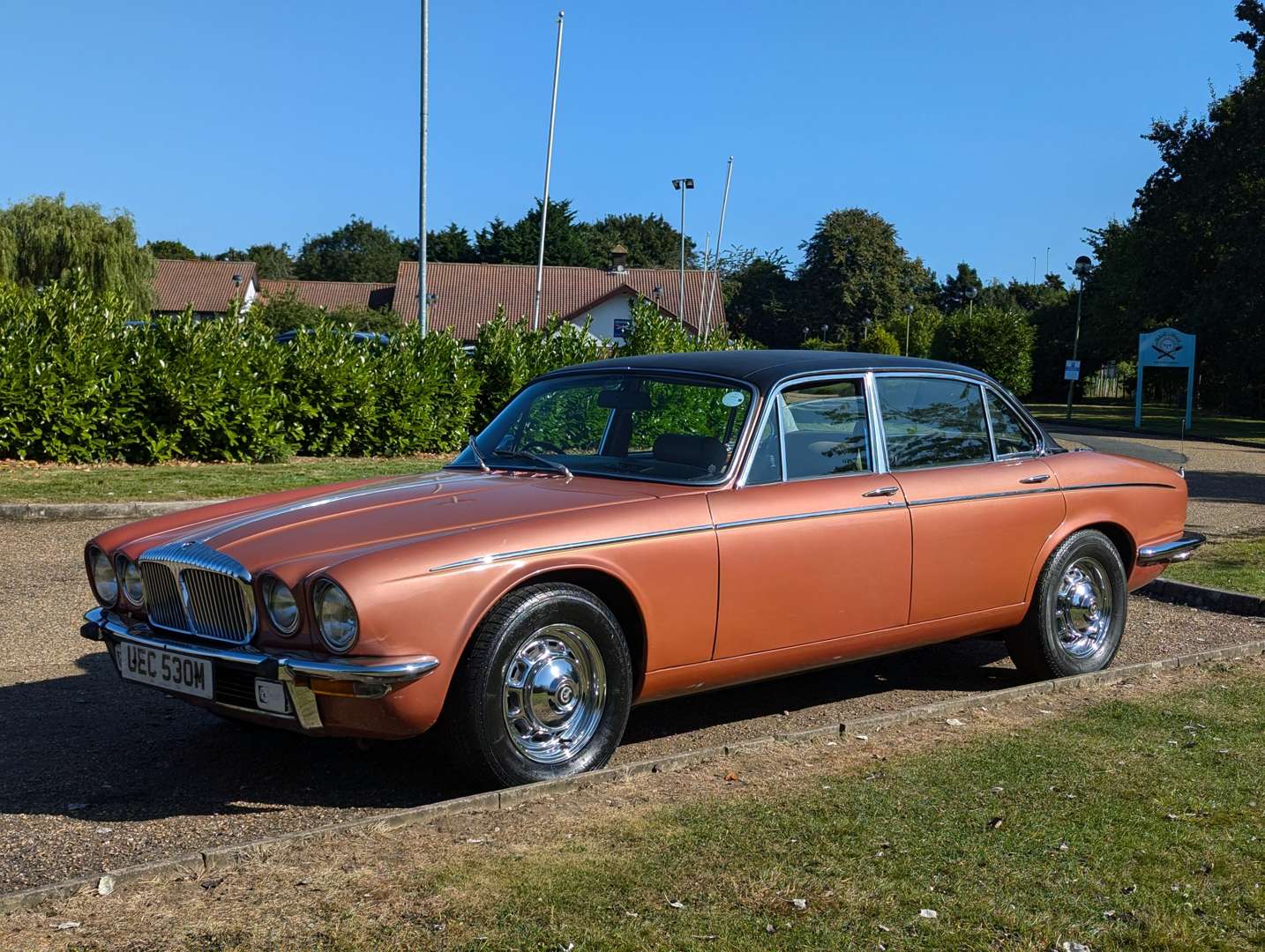 <p>1974 DAIMLER DOUBLE-SIX VANDEN PLAS&nbsp;</p>