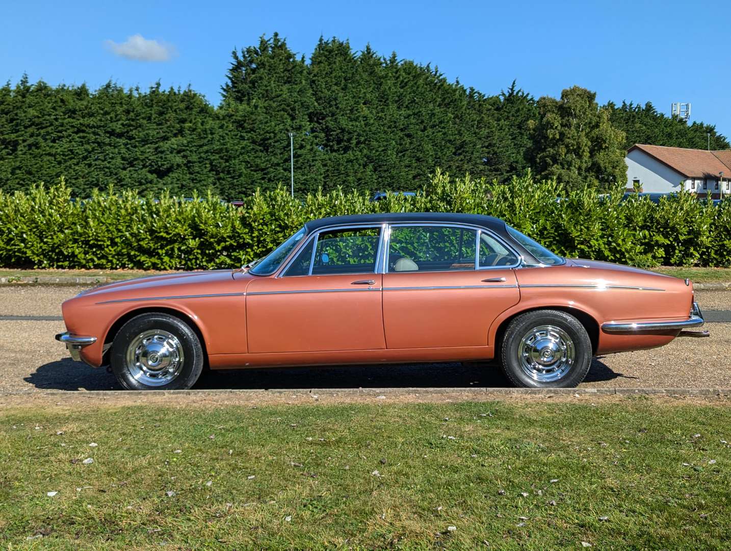 <p>1974 DAIMLER DOUBLE-SIX VANDEN PLAS&nbsp;</p>