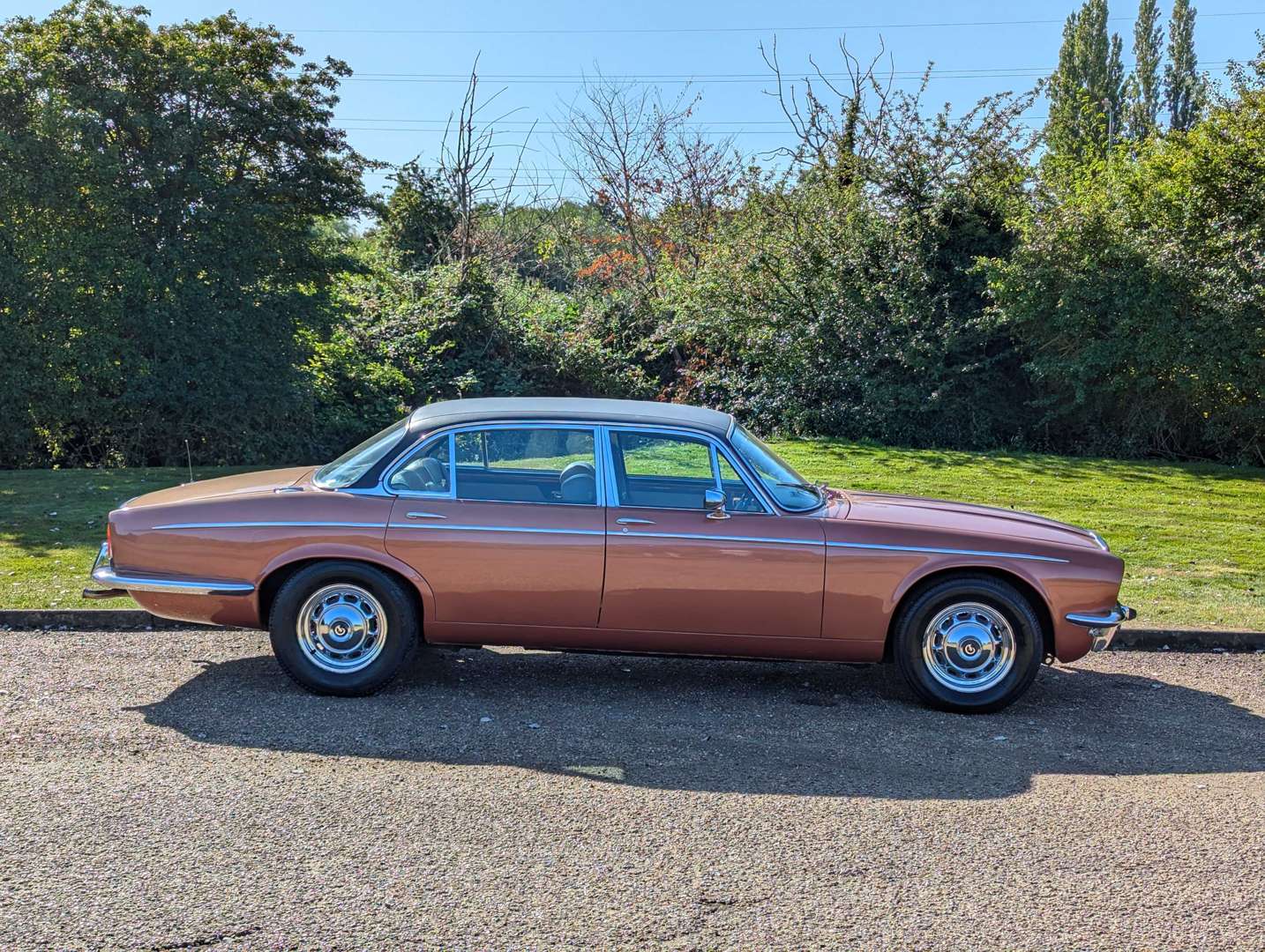 <p>1974 DAIMLER DOUBLE-SIX VANDEN PLAS&nbsp;</p>