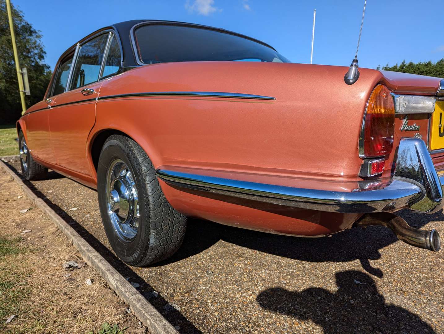 <p>1974 DAIMLER DOUBLE-SIX VANDEN PLAS&nbsp;</p>