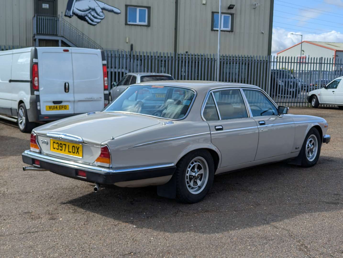 <p>1985 DAIMLER 4.2 AUTO</p>