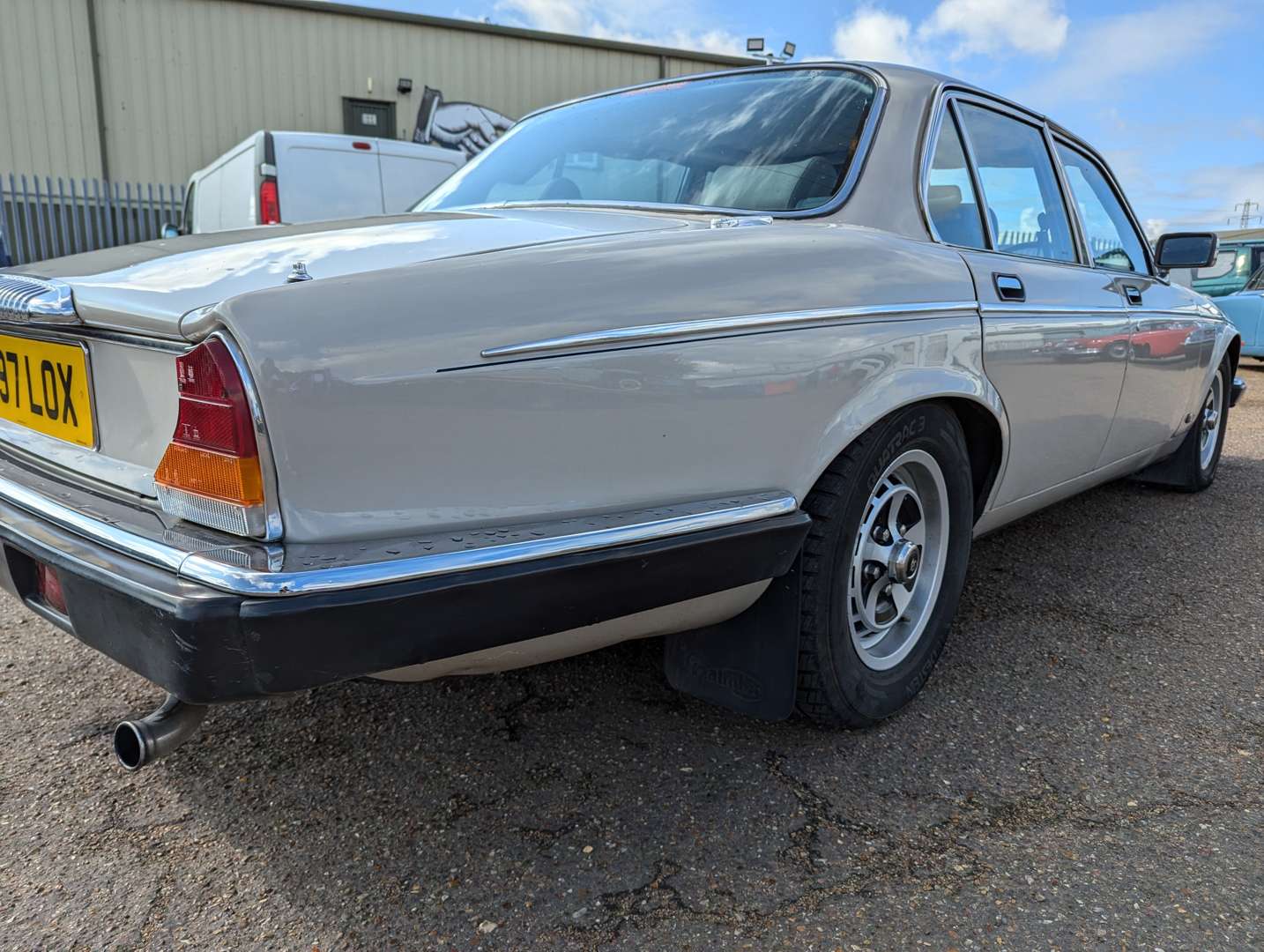 <p>1985 DAIMLER 4.2 AUTO</p>