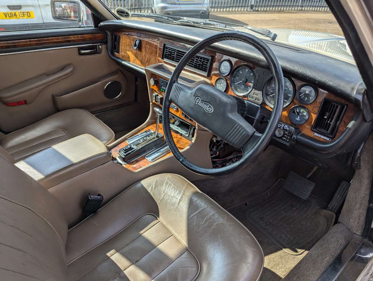 <p>1985 DAIMLER 4.2 AUTO</p>