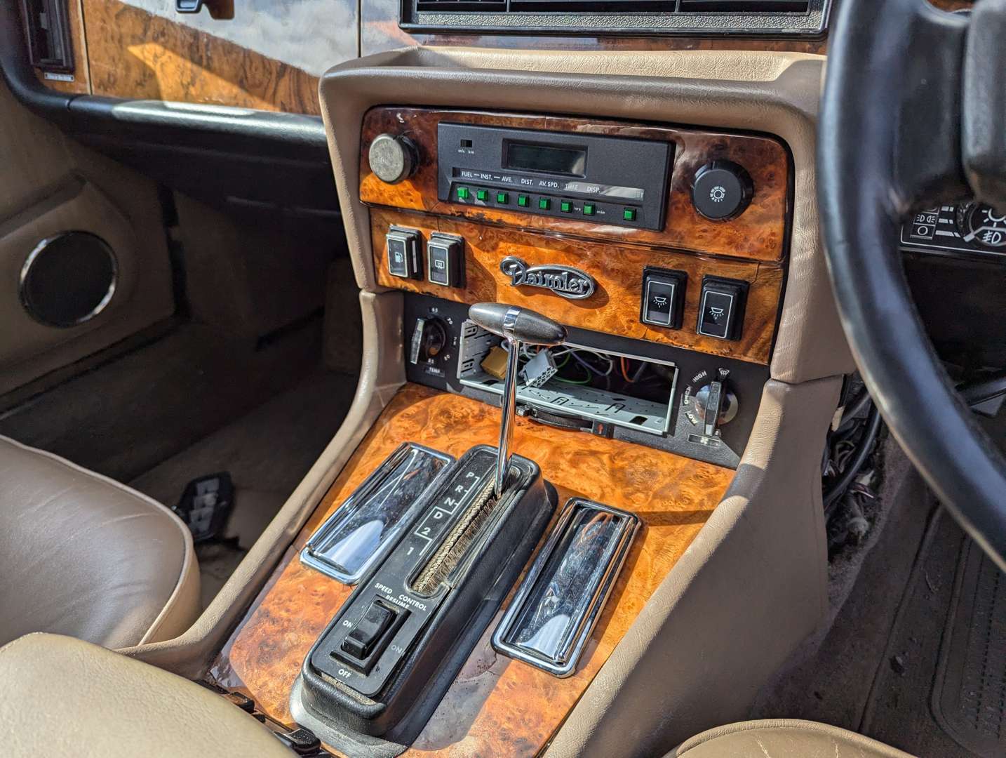 <p>1985 DAIMLER 4.2 AUTO</p>