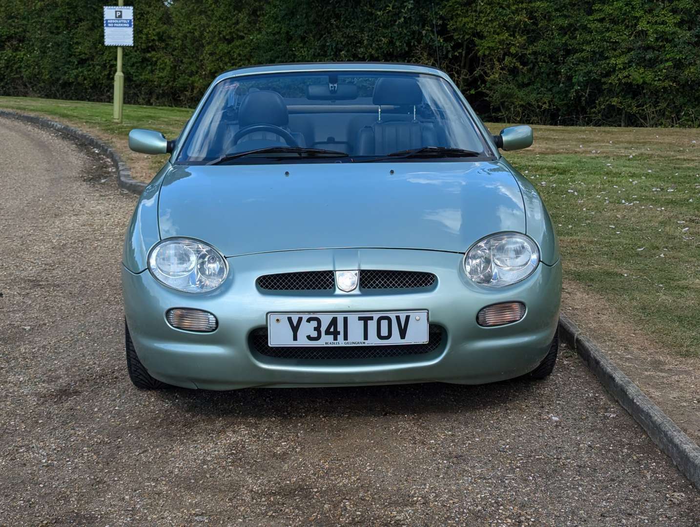 <p>2001 MG F&nbsp;</p>