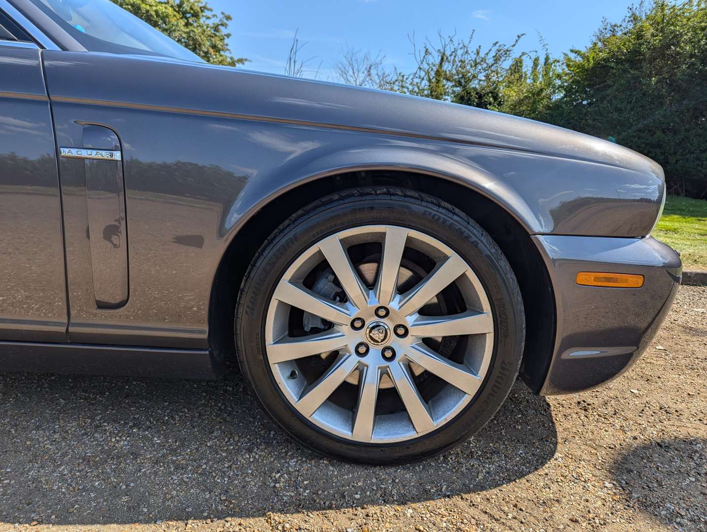 <p>2009 JAGUAR XJ 3.0 SALOON</p>