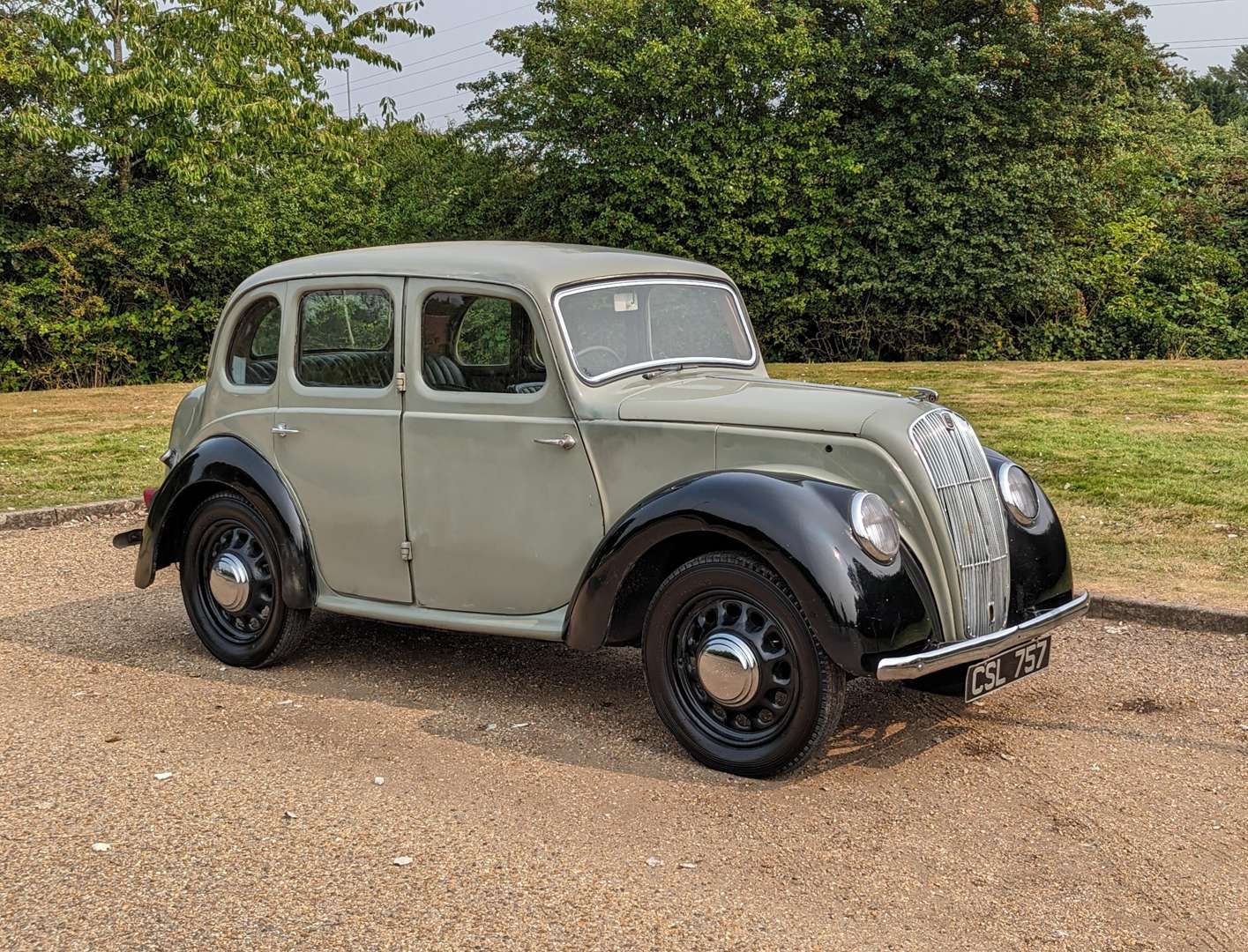 <p>1948 MORRIS 8 SALOON&nbsp;</p>