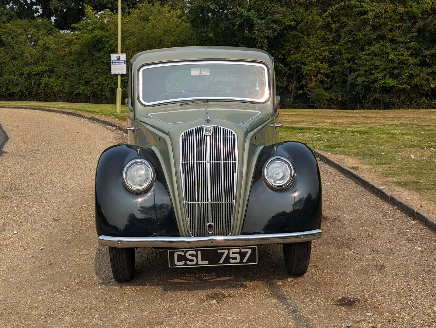 <p>1948 MORRIS 8 SALOON&nbsp;</p>