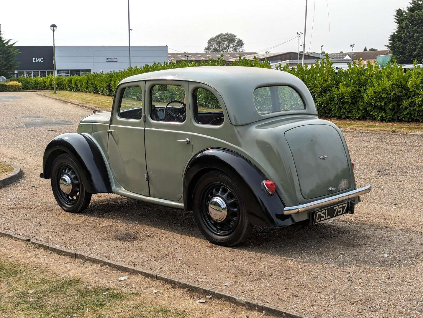 <p>1948 MORRIS 8 SALOON&nbsp;</p>