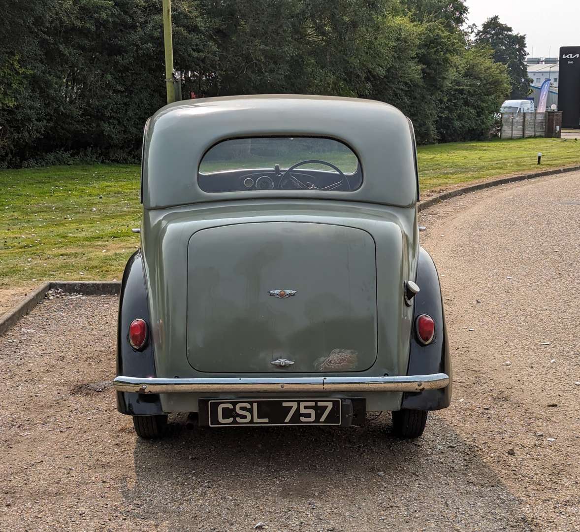 <p>1948 MORRIS 8 SALOON&nbsp;</p>