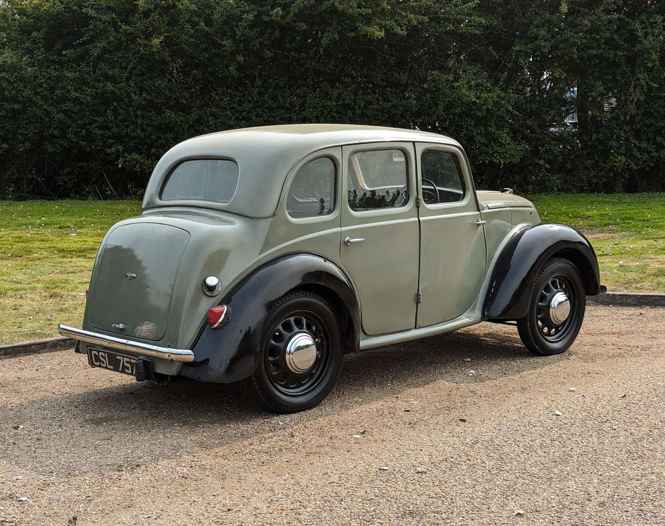 <p>1948 MORRIS 8 SALOON&nbsp;</p>