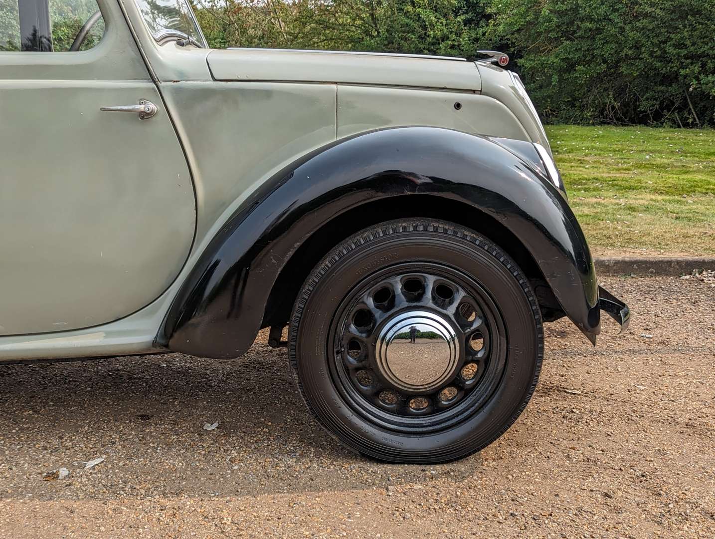 <p>1948 MORRIS 8 SALOON&nbsp;</p>