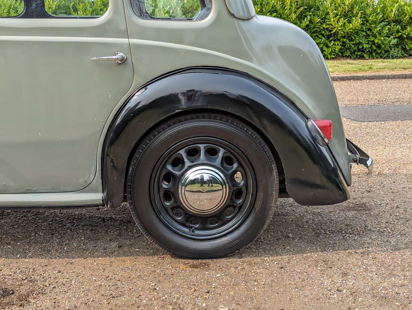 <p>1948 MORRIS 8 SALOON&nbsp;</p>