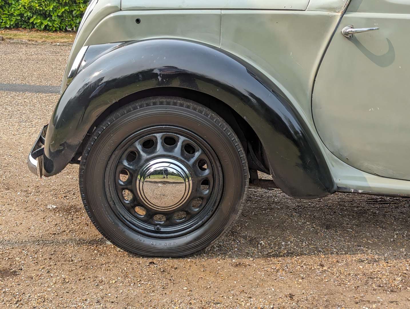 <p>1948 MORRIS 8 SALOON&nbsp;</p>