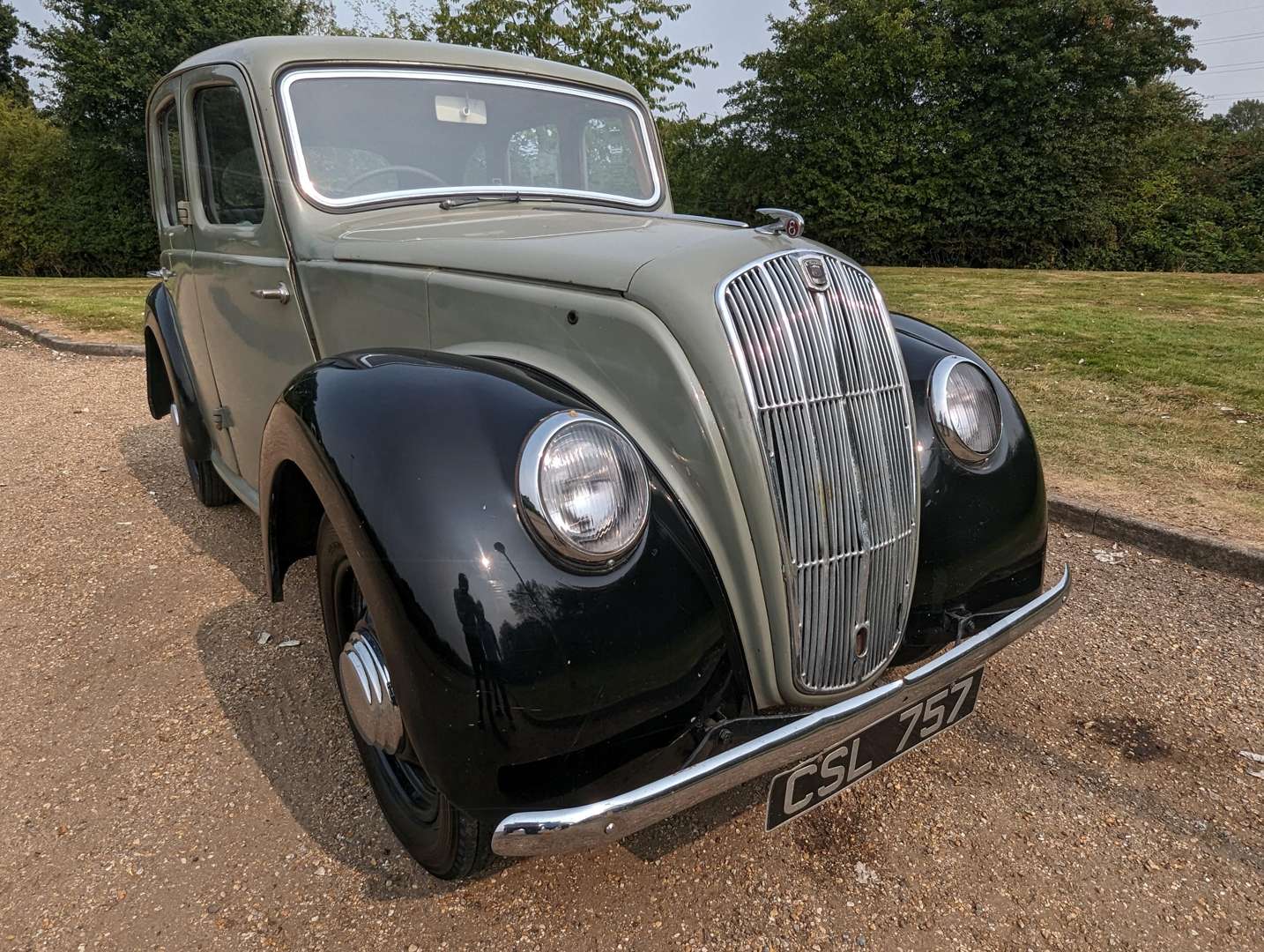 <p>1948 MORRIS 8 SALOON&nbsp;</p>