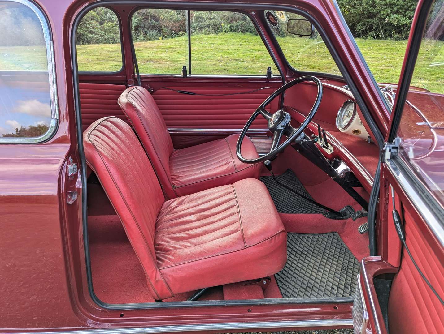 <p>1961 MORRIS MINI MKI</p>