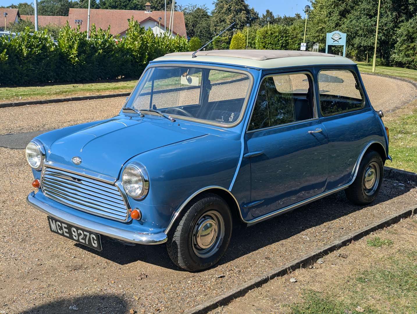 <p>1969 MORRIS MINI COOPER S</p>