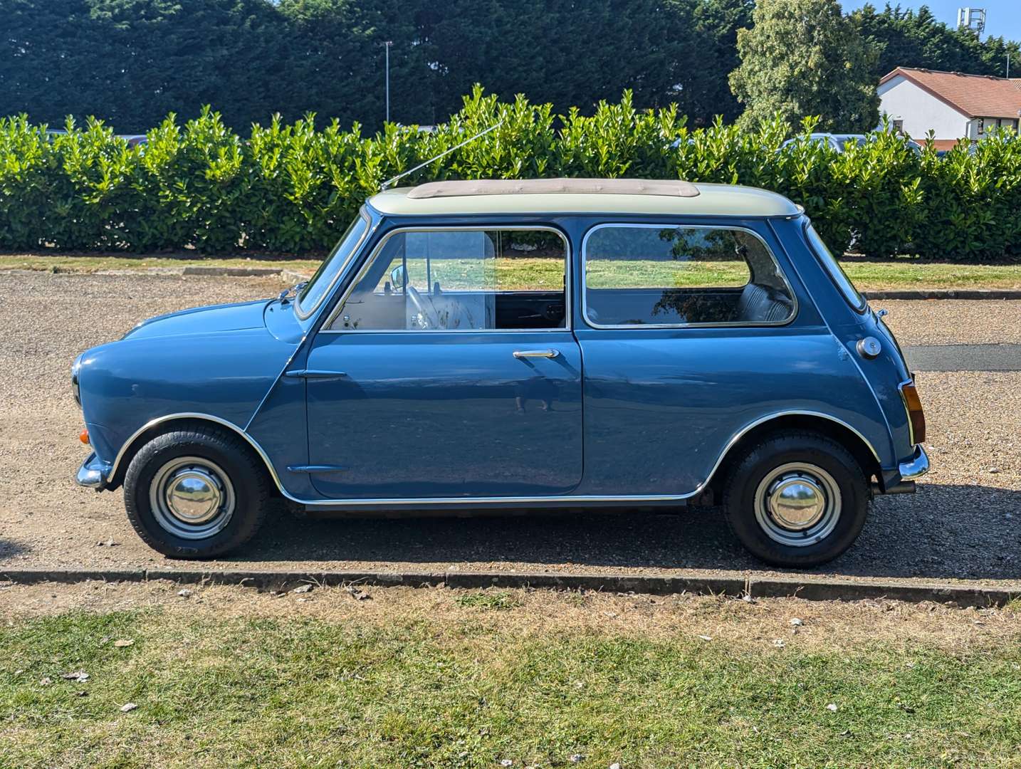 <p>1969 MORRIS MINI COOPER S</p>