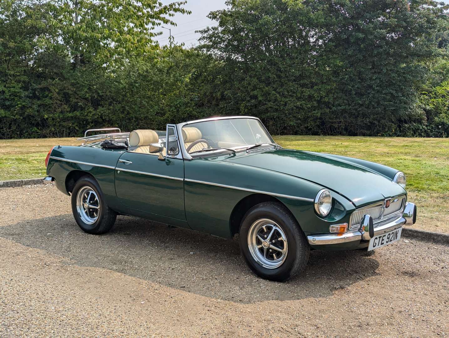 <p>1975 MG B ROADSTER&nbsp;</p>